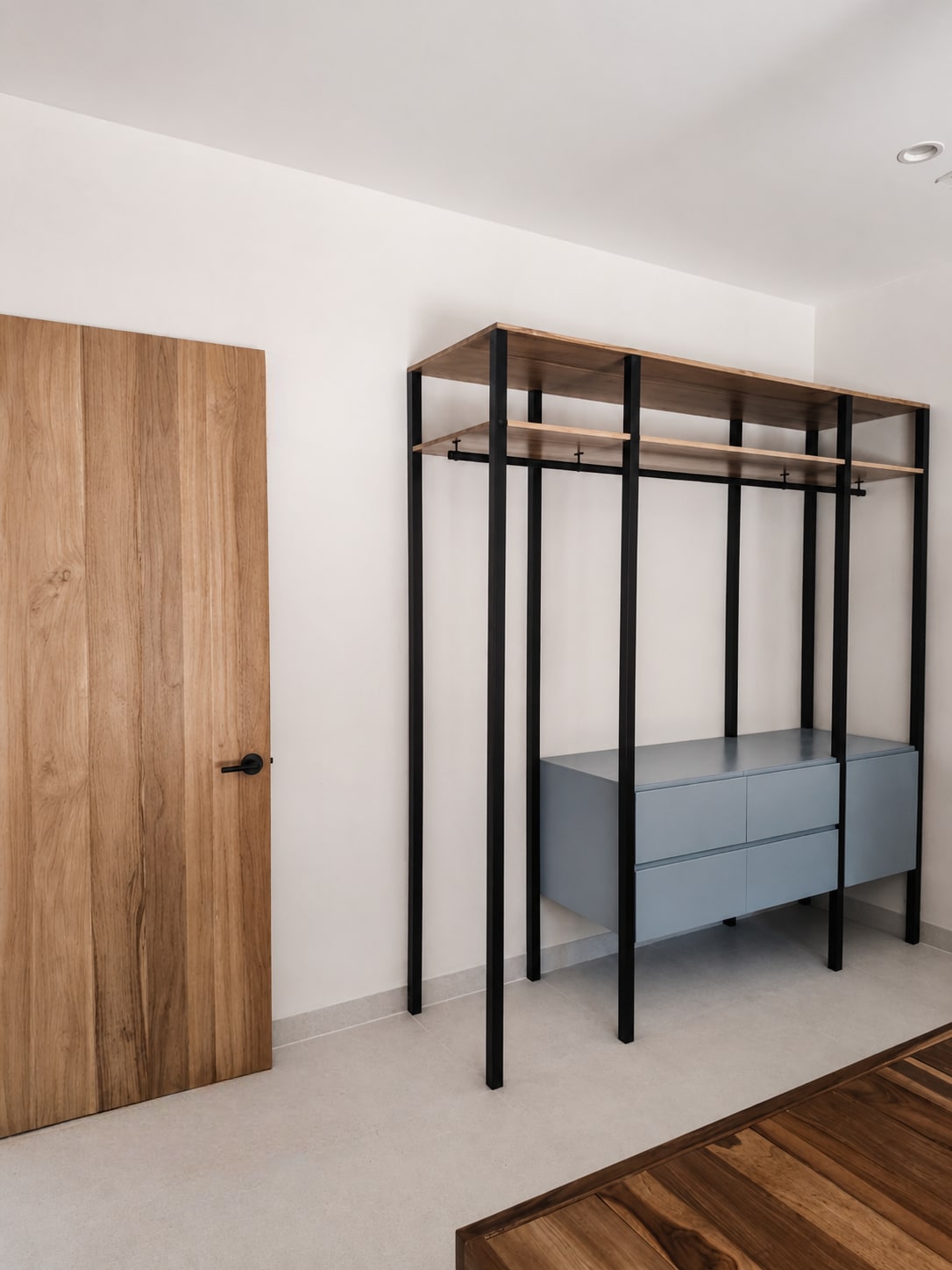Open closet with metal structure - Everty House (3)