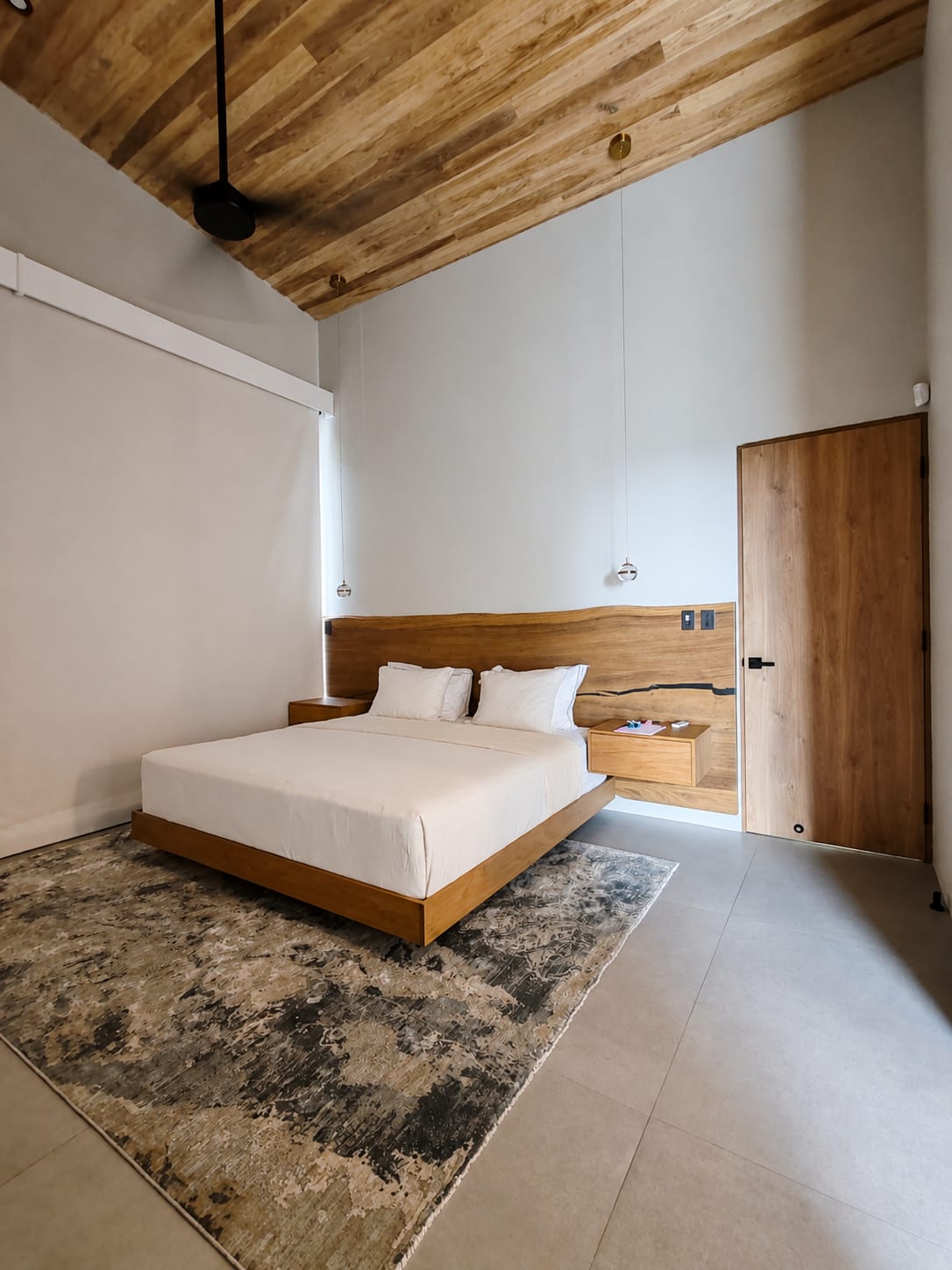 Bedrooms and wood panels - Satori House (2)