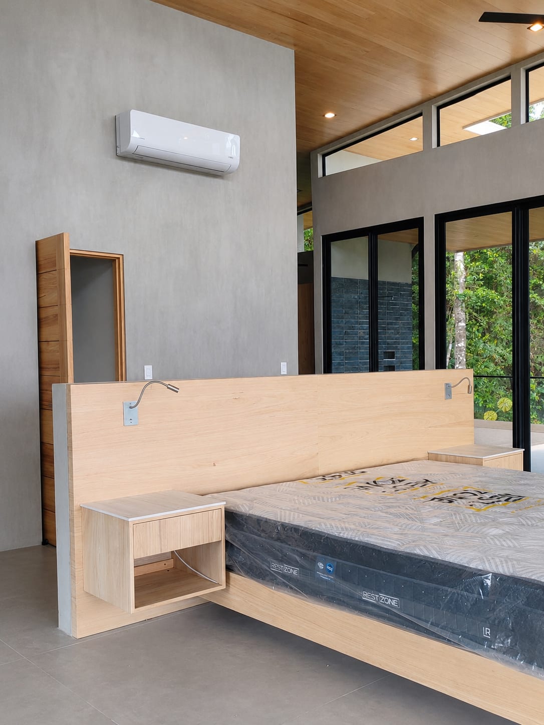 Bedrooms with integrated wood - El Torito House (1)