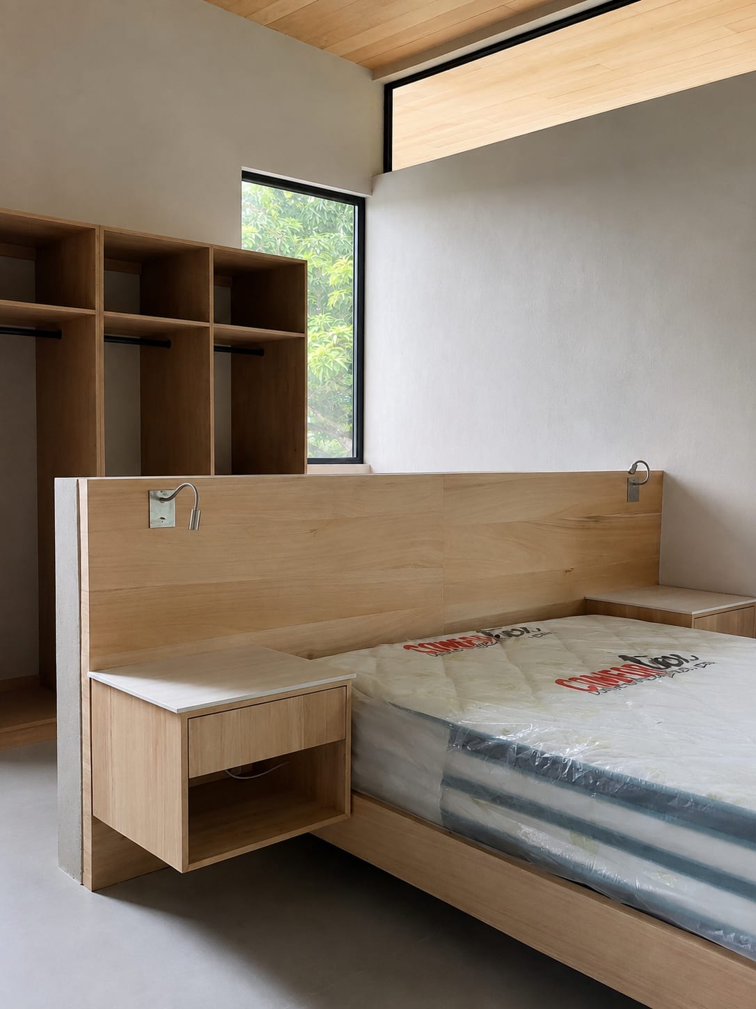 Bedrooms with integrated wood - El Torito House (2)