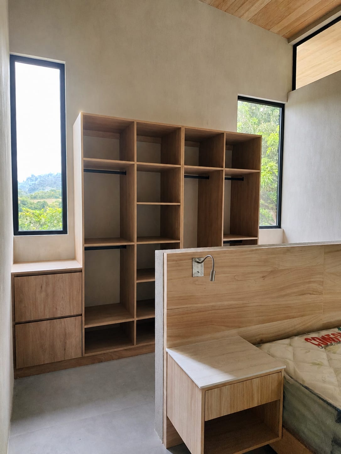 Bedrooms with integrated wood - El Torito House (3)