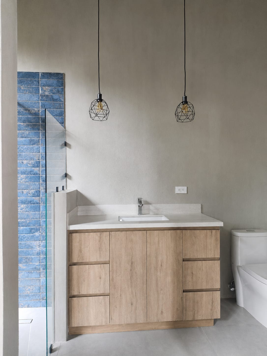 Bathrooms and vanities - El Torito House (1)