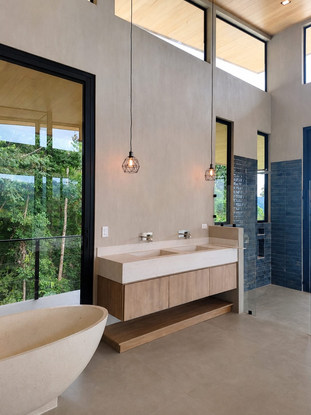 Bathrooms and vanities - El Torito House (2)