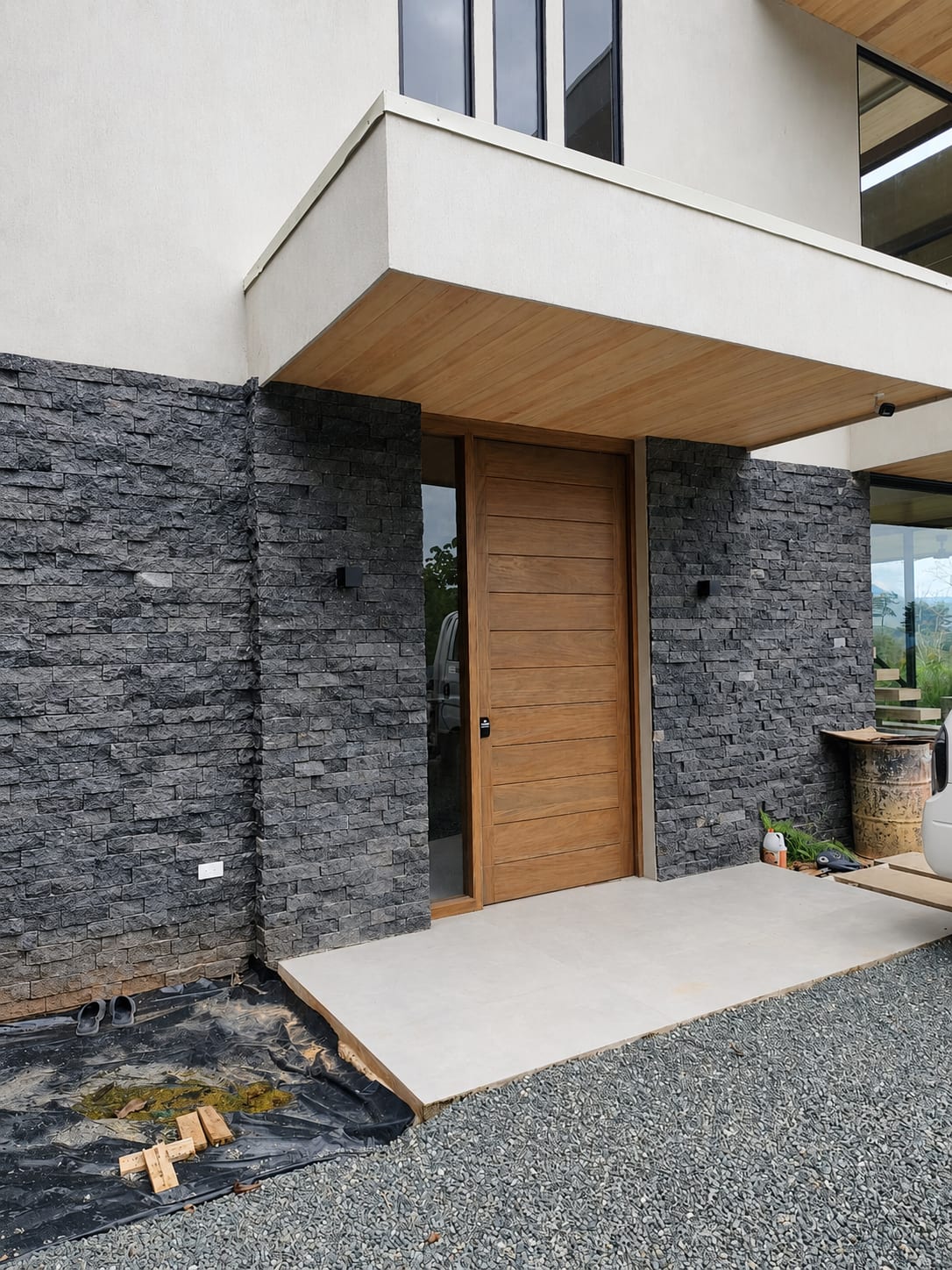 Doors, entryway and bench - El Torito House (3)