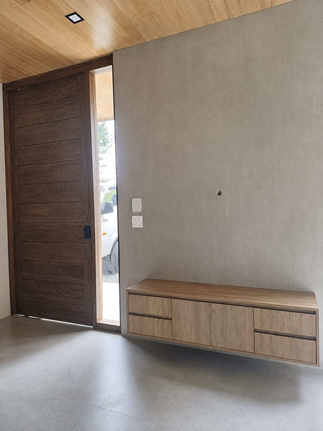 Doors, entryway and bench - El Torito House (4)
