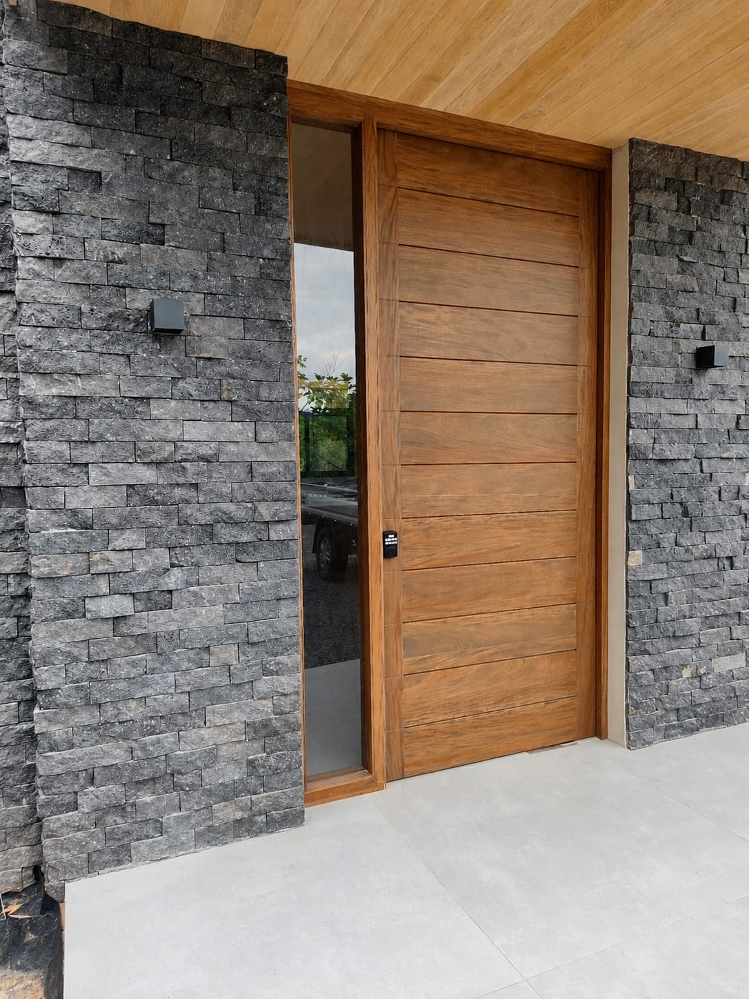 Doors, entryway and bench - El Torito House (5)