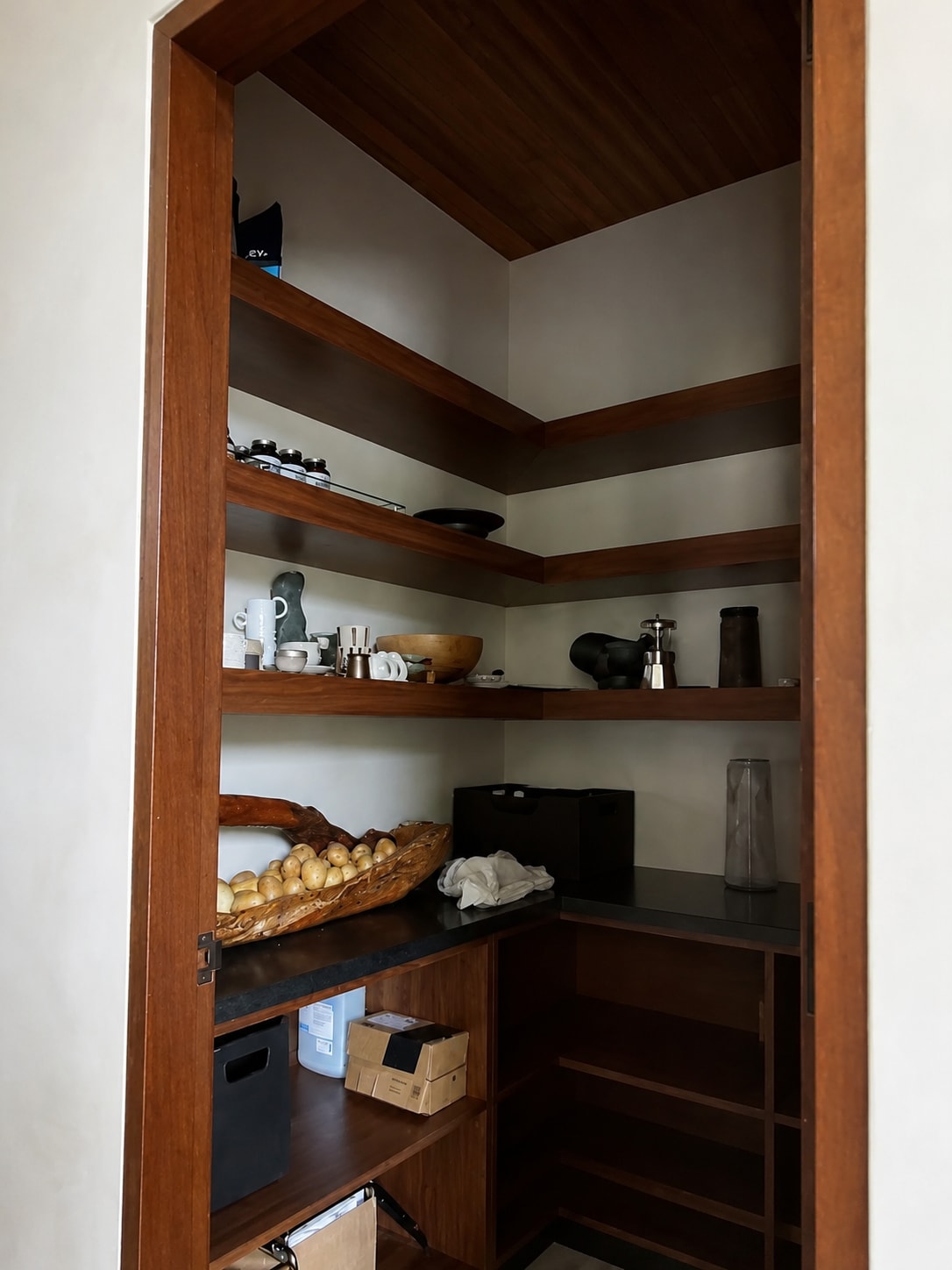 Closet, walk-in closet and pantry - Meraki del Mar House (4)