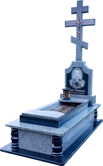 (7). Пам'ятник з сірим хрестом