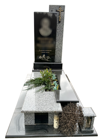 Пам'ятник європейського зразка на кутах в сірому та чорному кольорі. 1100*2000