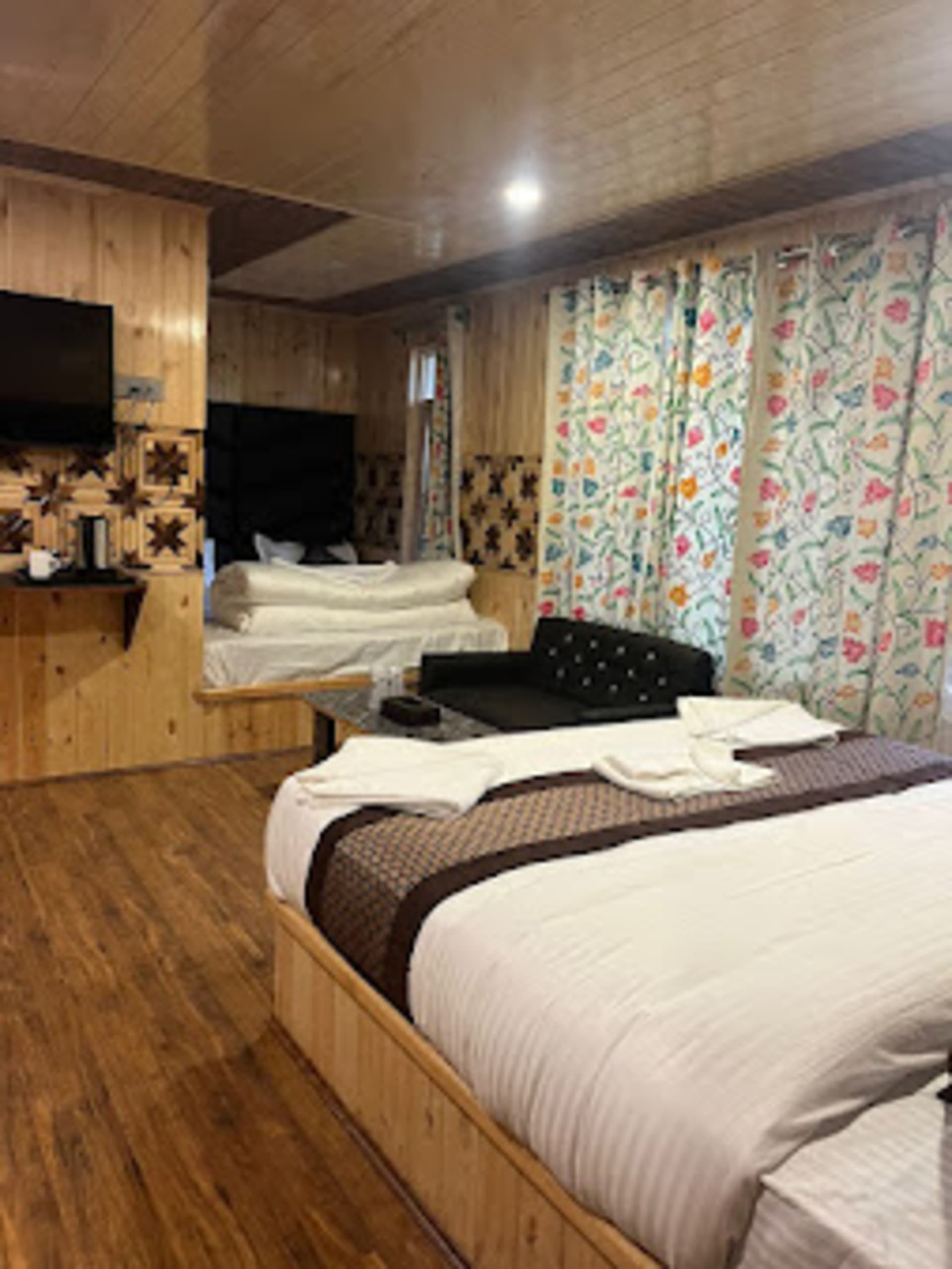 Pine palace Resort pahalgam - 2