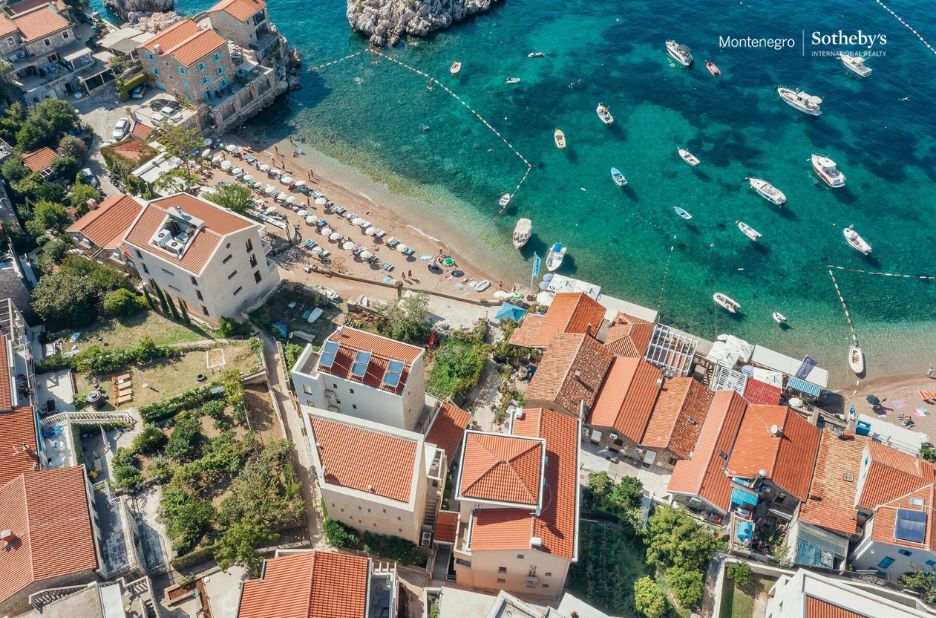 Private swimming lessons for beginners for kids – gentle, fun coaching