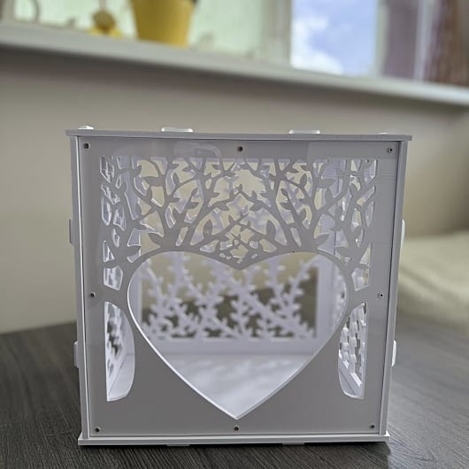 Dezute balta su sirdele