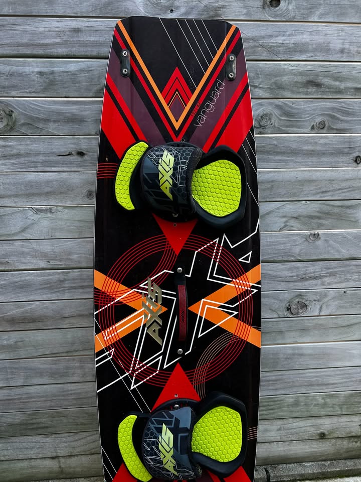 Axis Vanguard 137x42