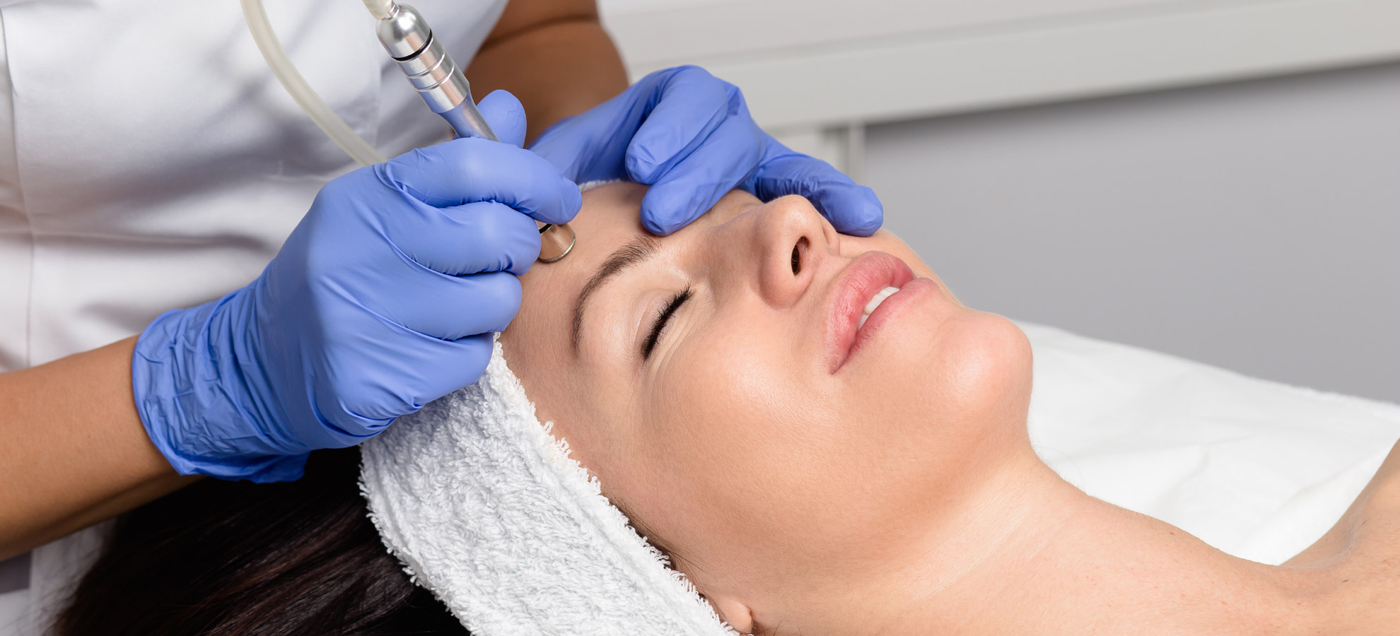 Skin Polishing Treatment in Delhi Microdermabrasion Cost in Delhi