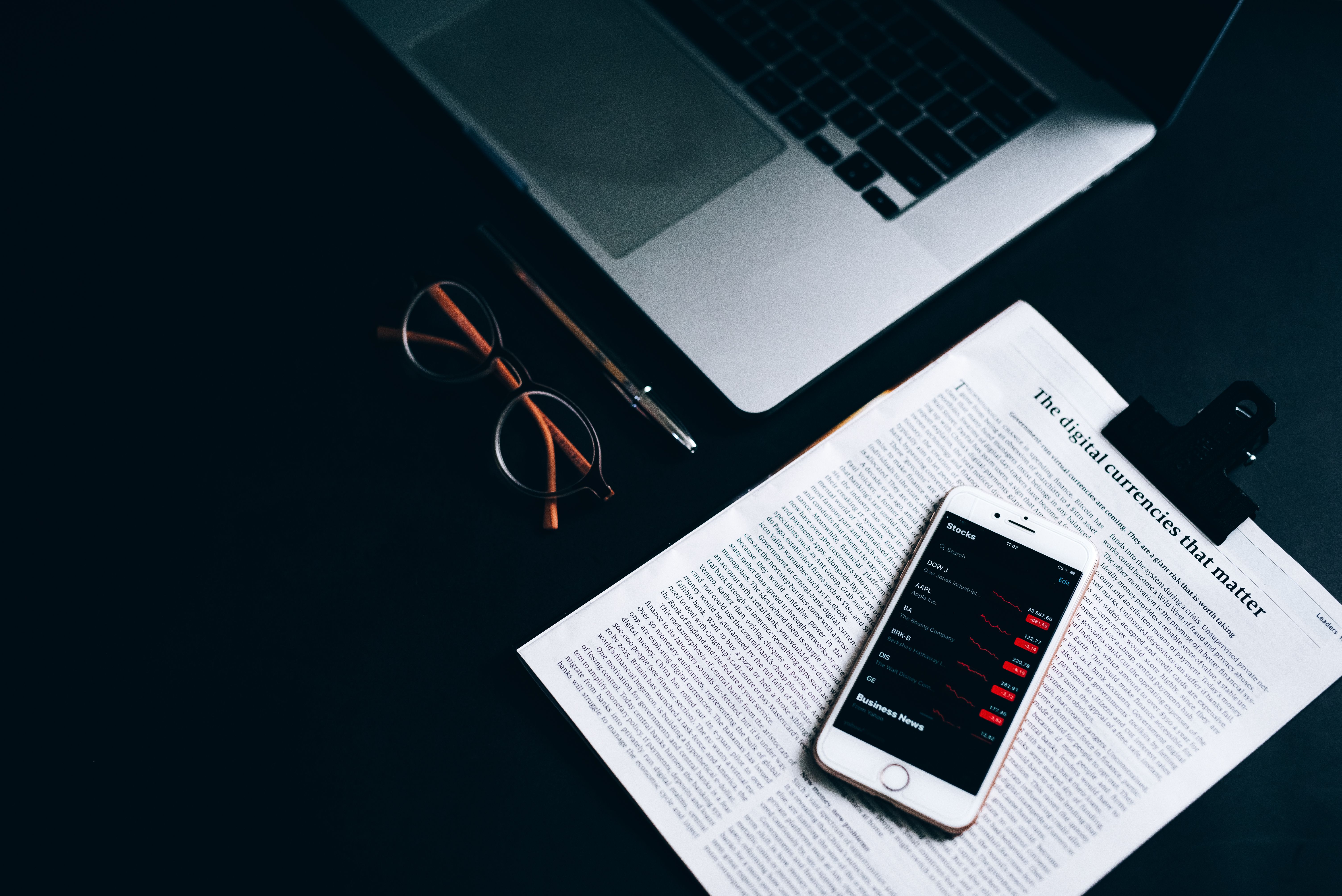 Dashboard digital com pagamentos, contratos e documentação organizada