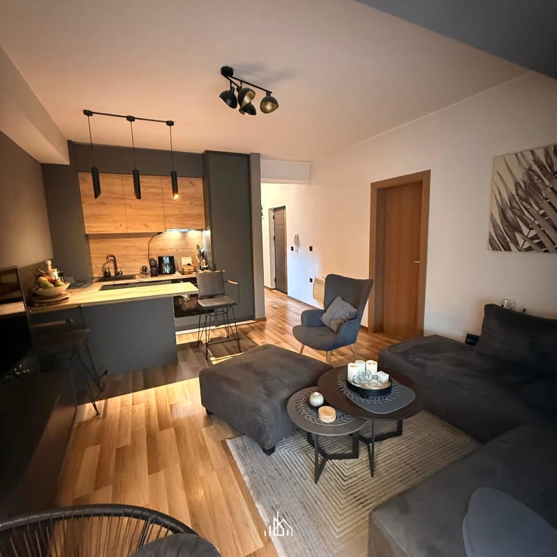 СЕ ПРОДАВА МОДЕРНО УРЕДЕН СТАН 39 m² + ГАРАЖА – ЃОРЧЕ ПЕТРОВ - 4