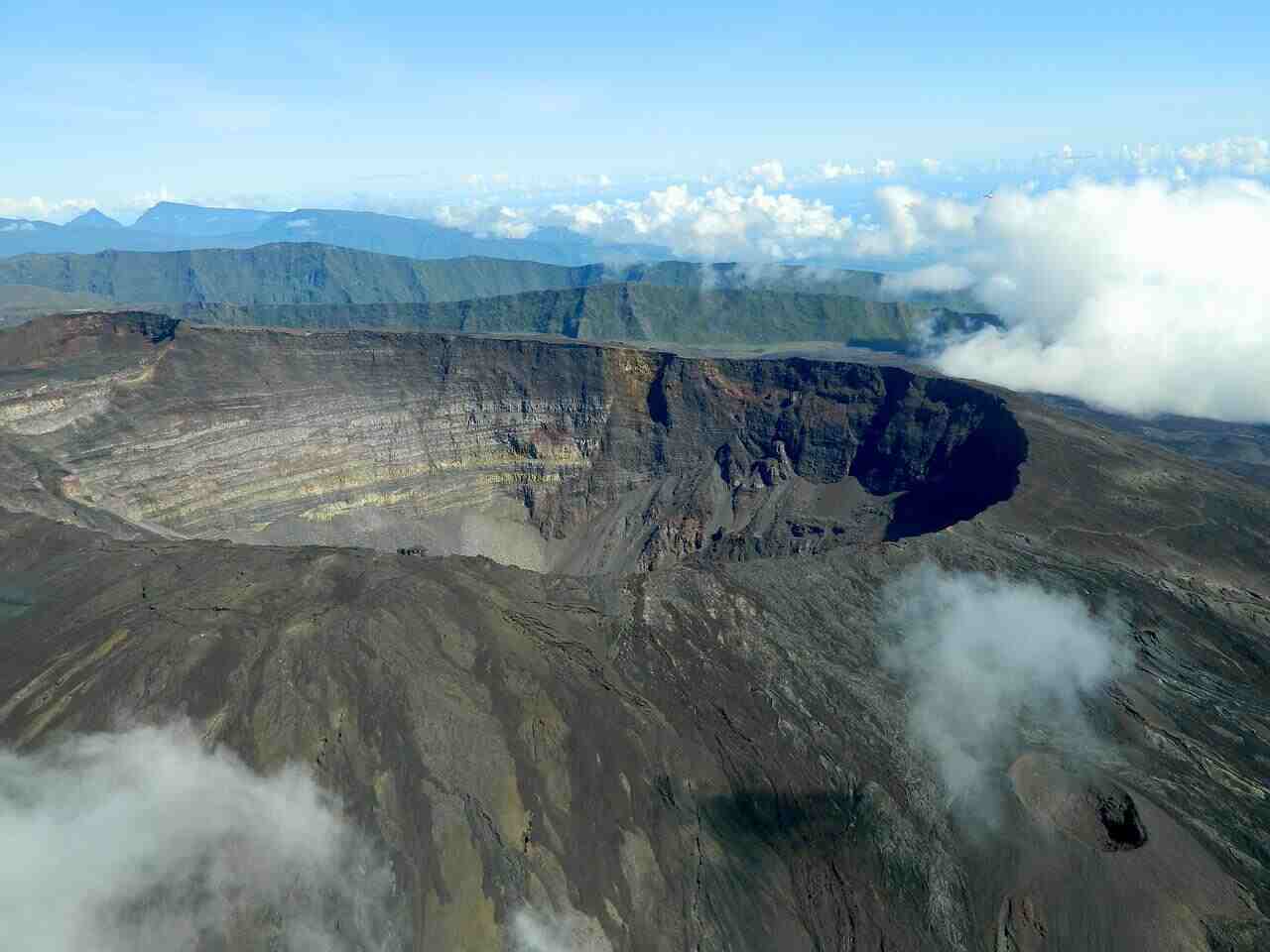 Location de van à la Réunion , piton de la fournaise