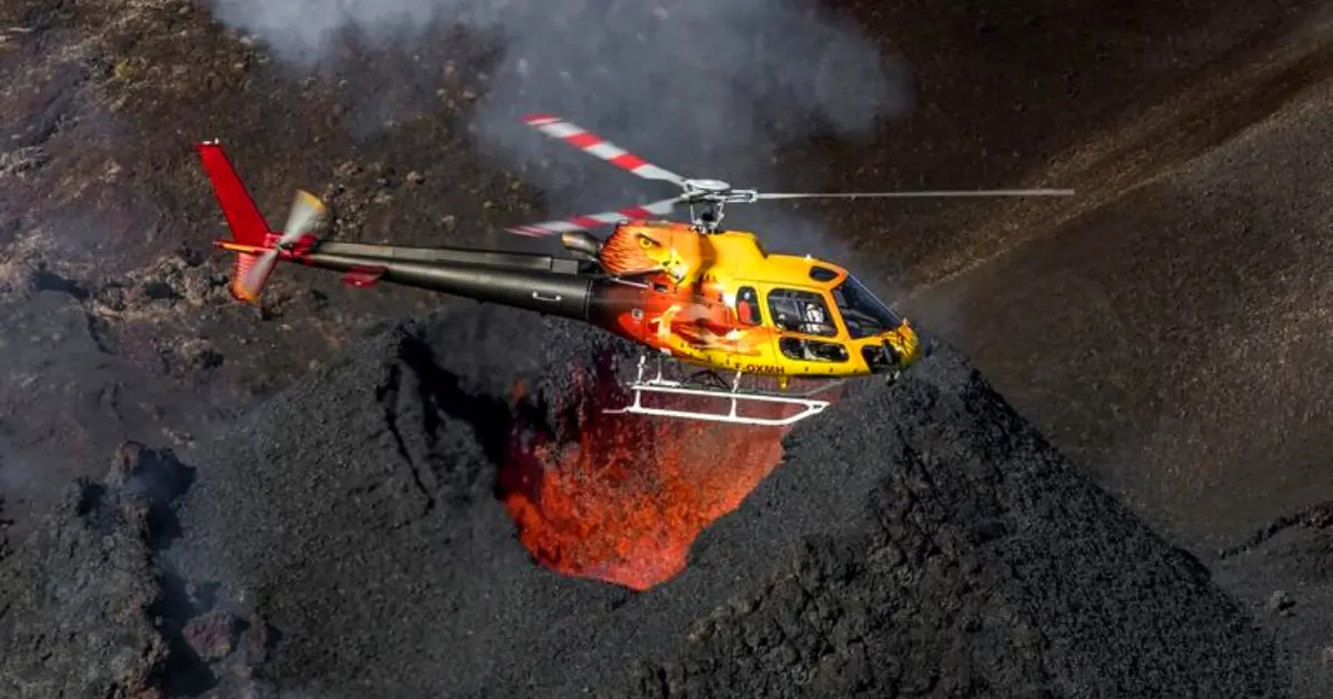 vol réunion hélicoptère volcan.webp