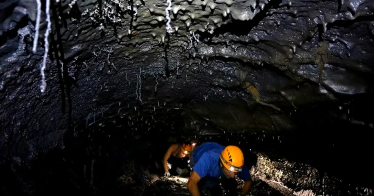 activité insolite ile de la réunion tunnel de lave.webp