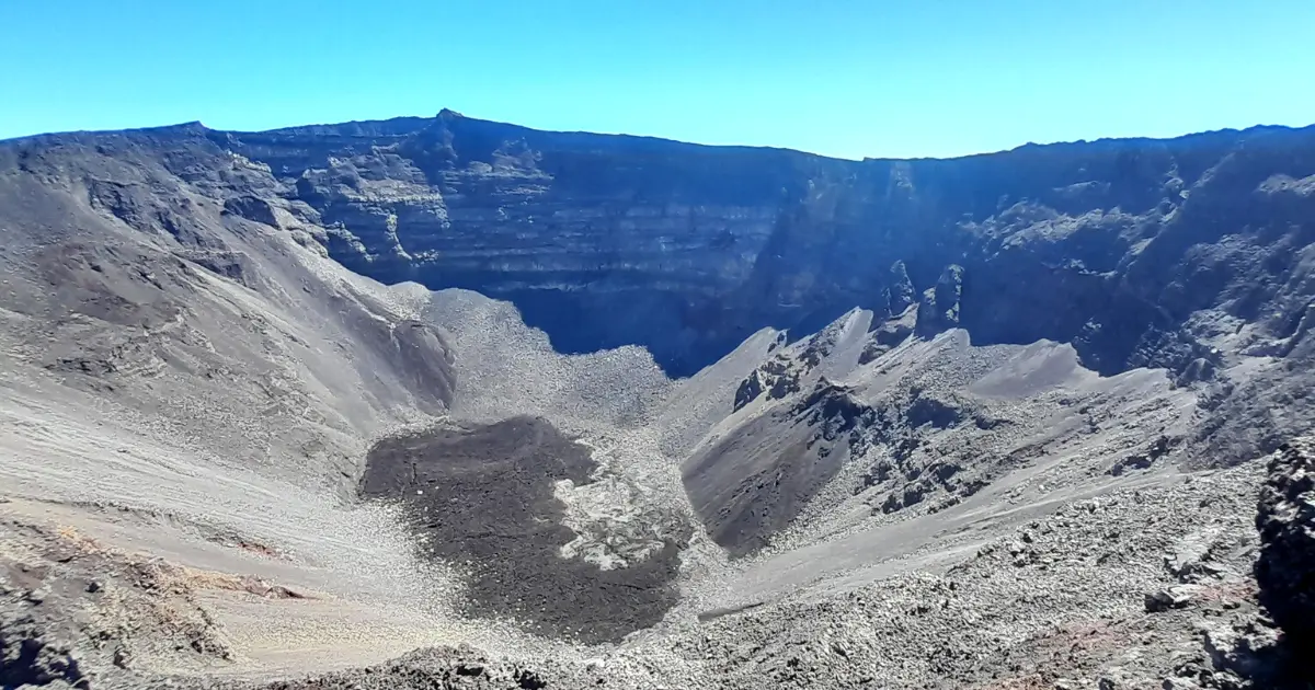 piton de la fournaise cratère.webp