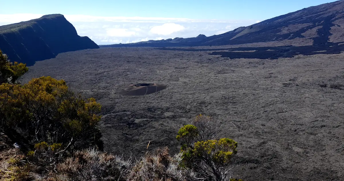 piton de la fournaise enclos fou.webp