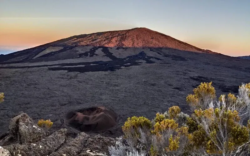 guide randonnée reunion piton de la fournaise.webp