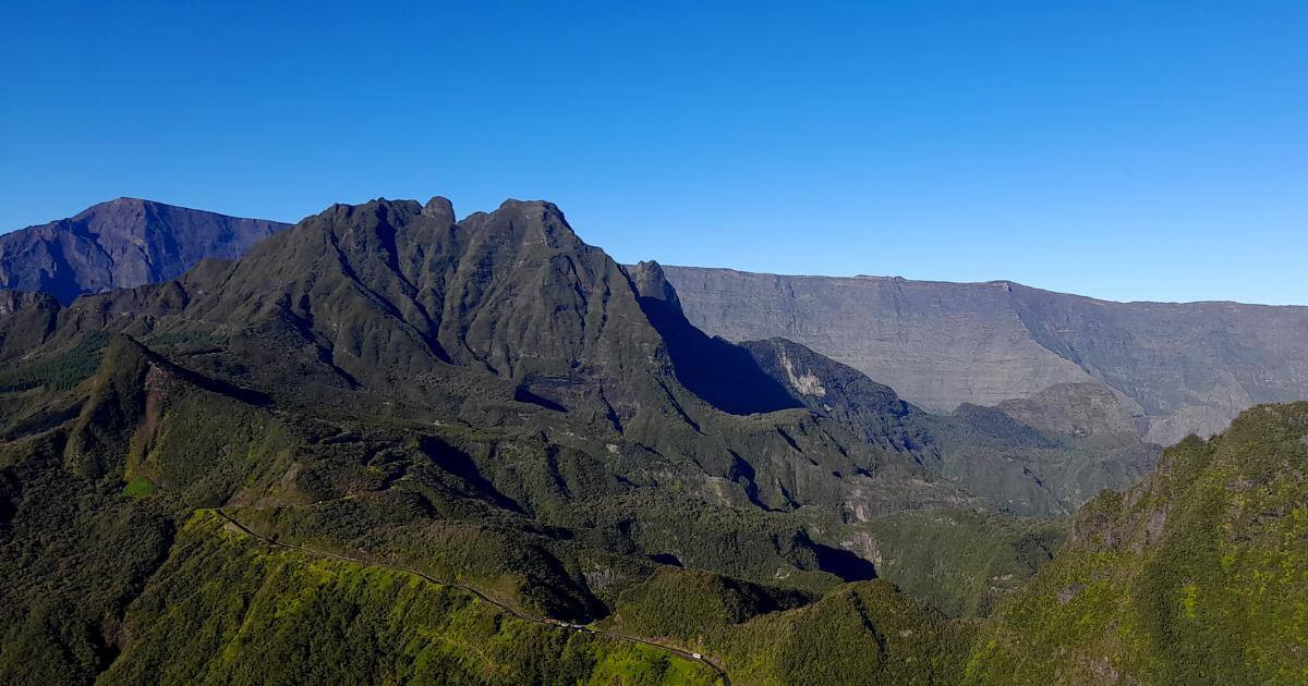 cirque de mafate vue.jpg