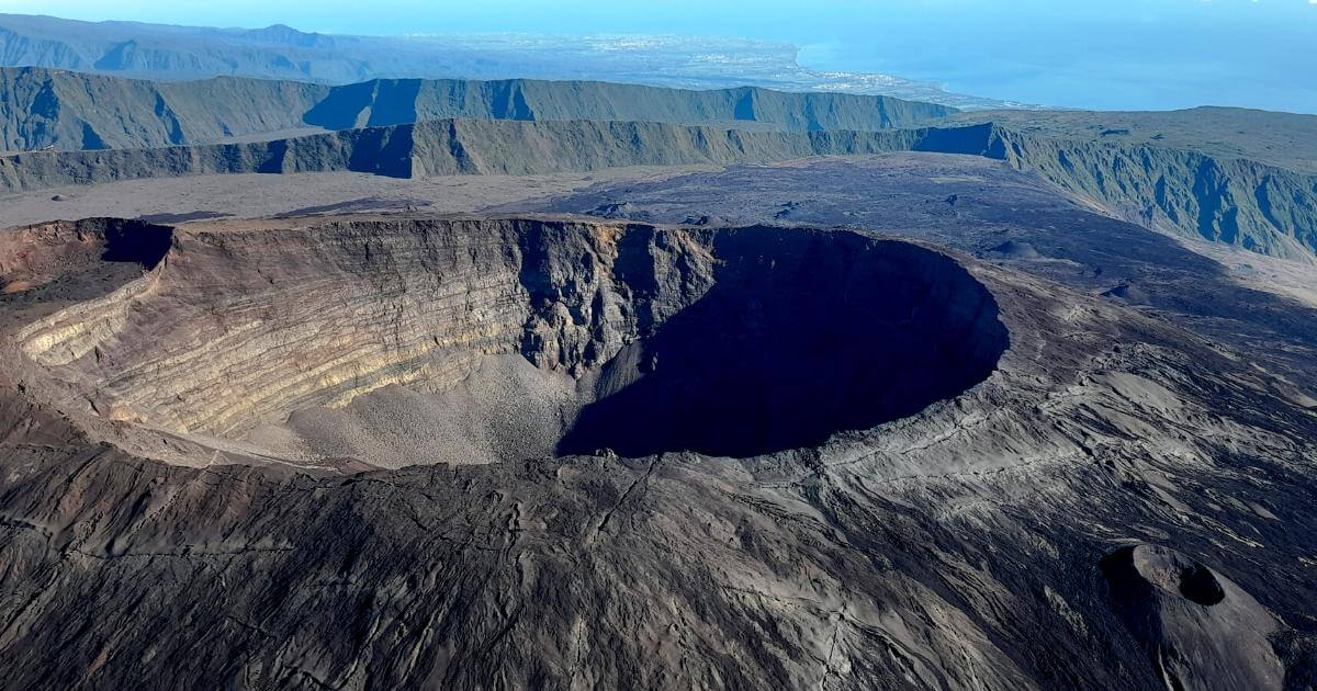 cratère piton de la fournaise.jpg
