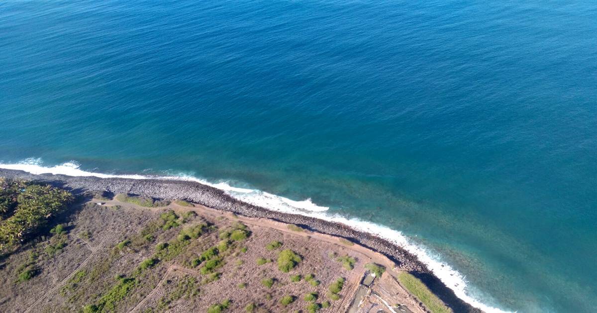 lagon de saint pierre vue depuis hélicoptère.jpg