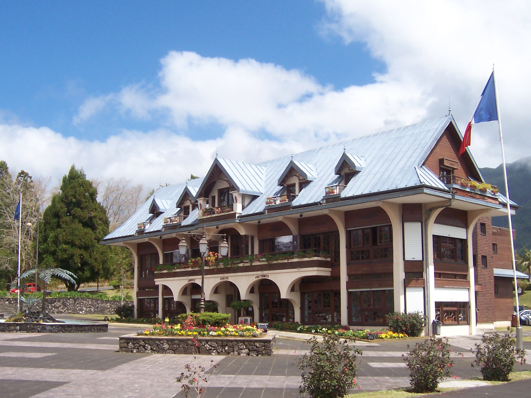 Maison Folio in Plaine des Palmistes, Reunion Island: wooden Creole architecture with a zinc roof, balconies and the French flag