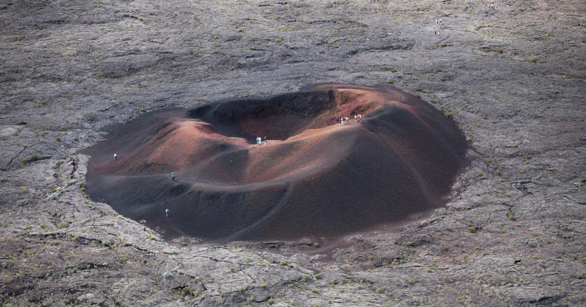 Cratère Formica Leo et coulées de lave du Piton de la Fournaise à La Réunion en août