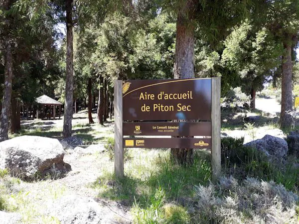 L'aire de Piton Sec dans la région du Volcan