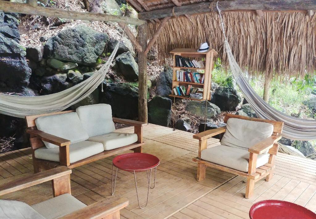 Tente glamping Otentic au bord d'une rivière dans la jungle tropicale du sud-est mauricien