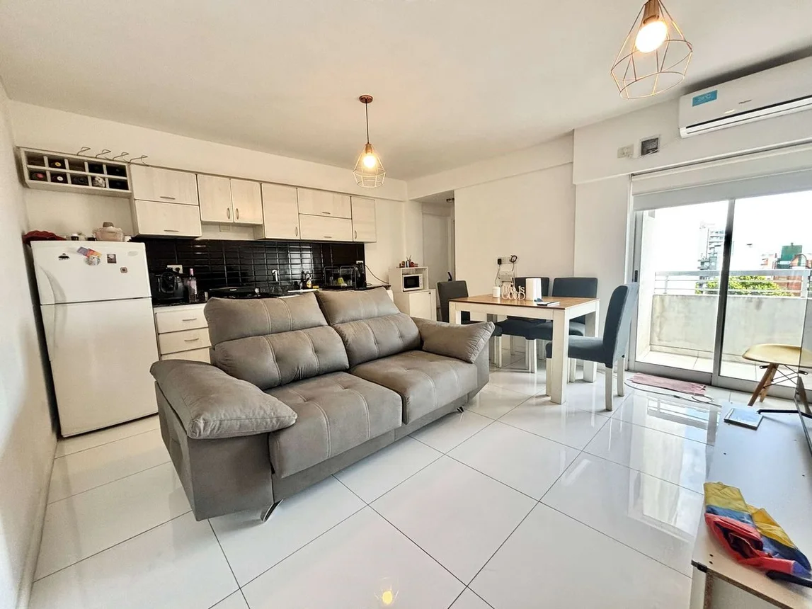 2 Amb en 8° piso c/balcón y vista abierta lanusita