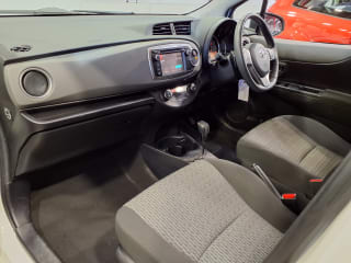 WHITE 2014 TOYOTA YARIS 1.3 VVT-I CVT - Photo 8