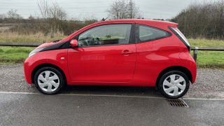RED 2017 TOYOTA AYGO X-PLAY VVT-I - Imaging+