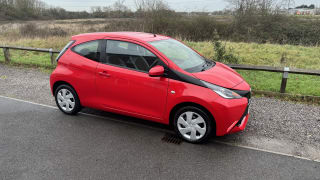 RED 2017 TOYOTA AYGO X-PLAY VVT-I - Imaging+