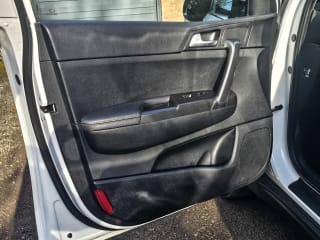 White 2017 Kia Sportage - Photo 25