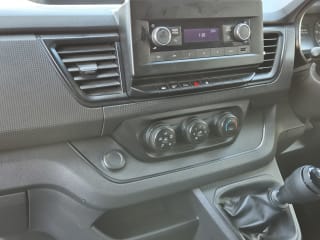 WHITE 2023 RENAULT TRAFIC LL30 START BLUE DCI - Mobile Upload