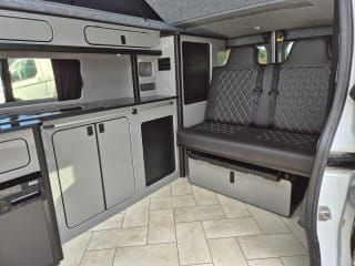 WHITE 2023 RENAULT TRAFIC LL30 START BLUE DCI - Mobile Upload