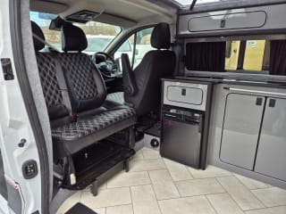 WHITE 2023 RENAULT TRAFIC LL30 START BLUE DCI - Mobile Upload