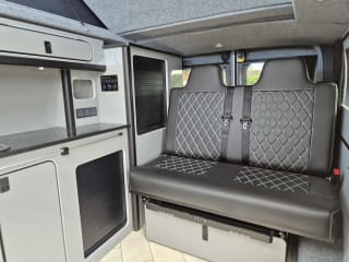 WHITE 2023 RENAULT TRAFIC LL30 START BLUE DCI - Mobile Upload