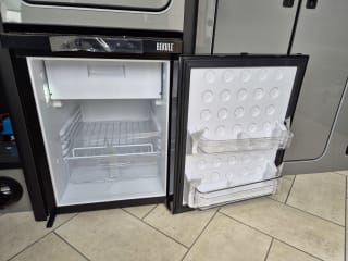 WHITE 2023 RENAULT TRAFIC LL30 START BLUE DCI - Mobile Upload