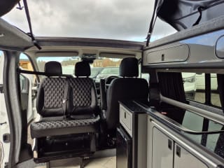 WHITE 2023 RENAULT TRAFIC LL30 START BLUE DCI - Mobile Upload