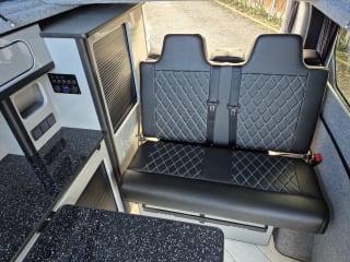 WHITE 2023 RENAULT TRAFIC LL30 START BLUE DCI - Mobile Upload