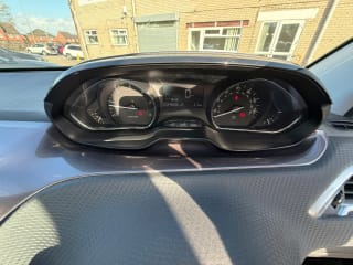 BLACK 2014 Peugeot 2008 - Photo 17