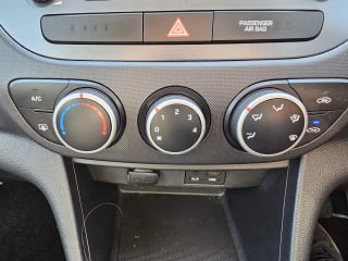 WHITE 2018 HYUNDAI i10  - Photo 22