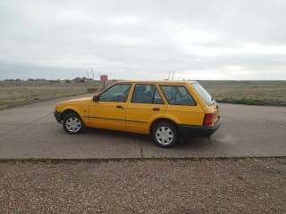 YELLOW 1991 FORD ESCORT L 5SPD - Photo 1