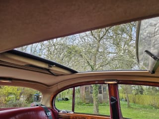 CREAM 1967 JAGUAR 3.4 S TYPE - Photo 14