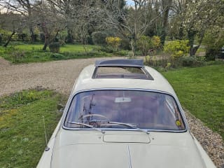 CREAM 1967 JAGUAR 3.4 S TYPE - Photo 9